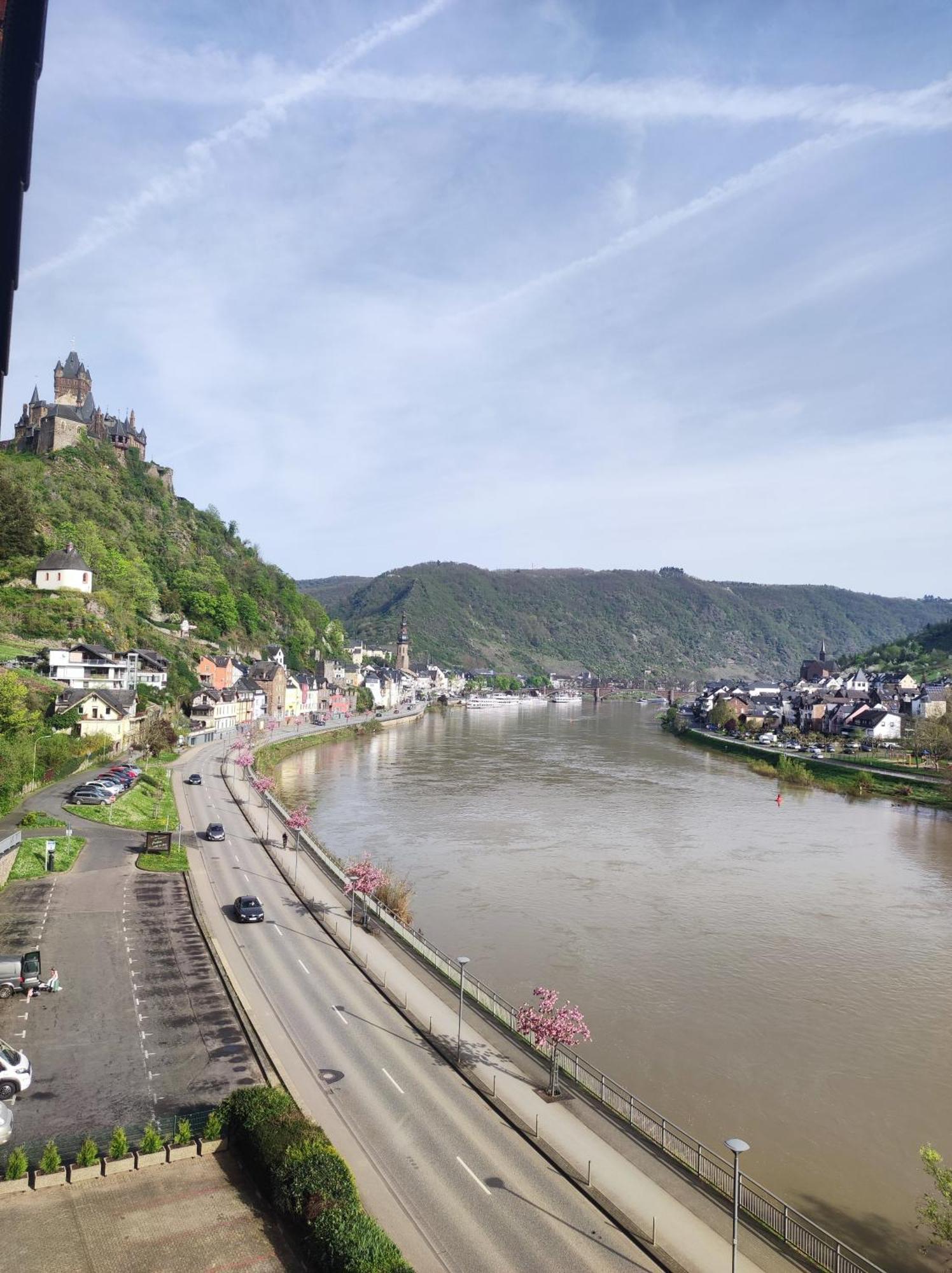 Panorama Oase Ferienwohnung Mit Blick Auf Mosel Und Reichsburg Κόχεμ Εξωτερικό φωτογραφία